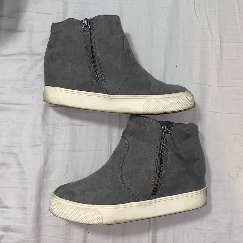 Platform tennis shoes